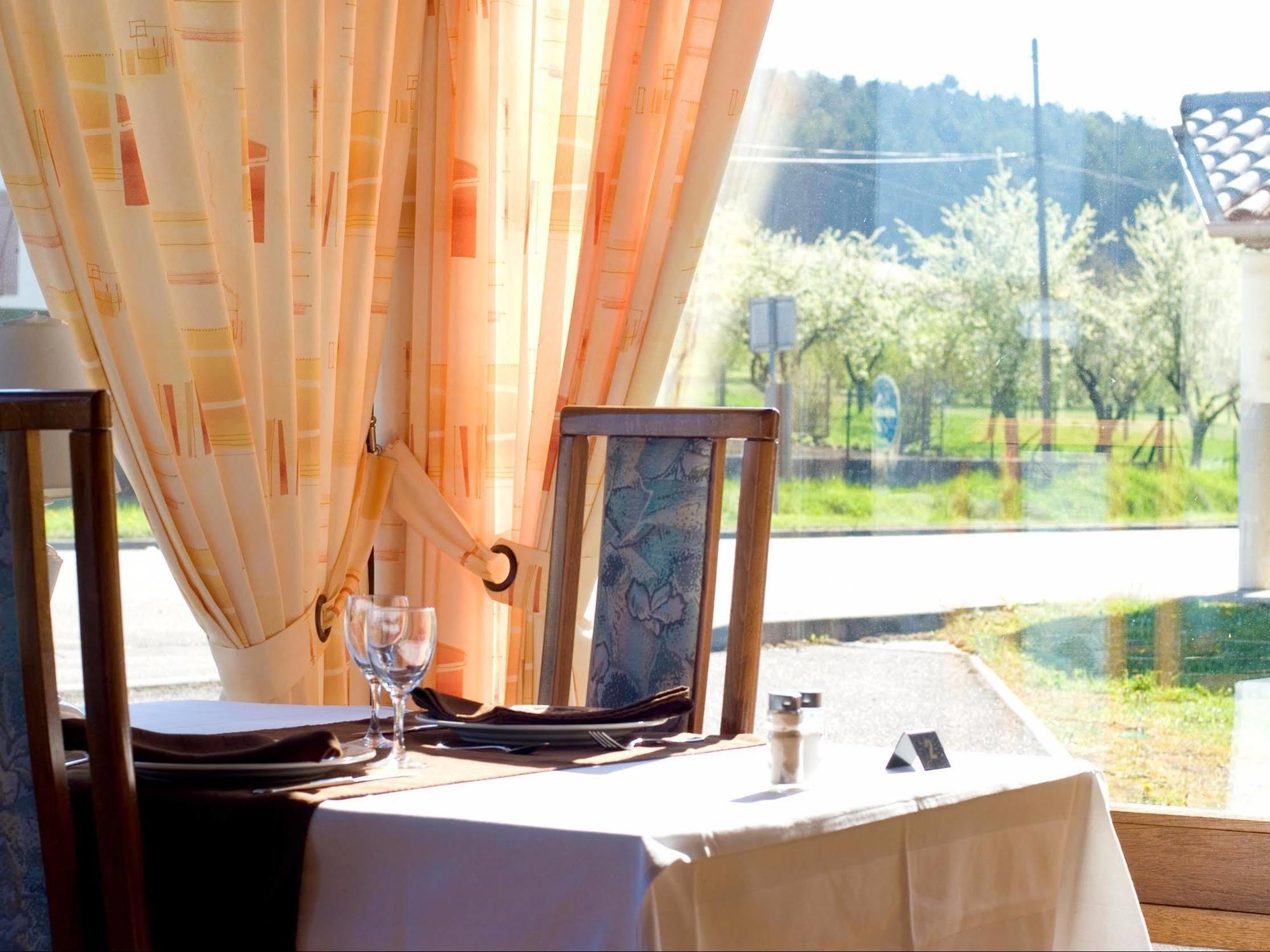 Logis Le Relais De Vacherauville Kültér fotó